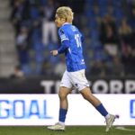 ⚽🔥ゴールラインの内側から決めた執念弾！伊東純也が魅せたエースの存在感に胸が熱くなった夜